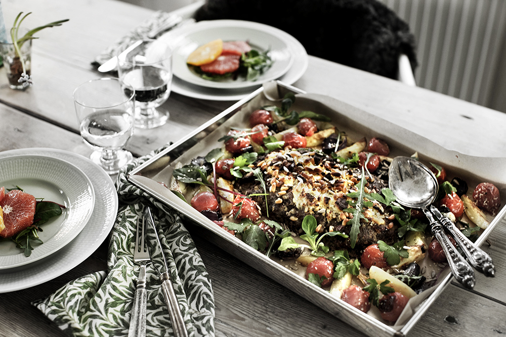 KÖTTFÄRSLIMPA MED FÄRSKOST OCH ROSTADE TOMATER